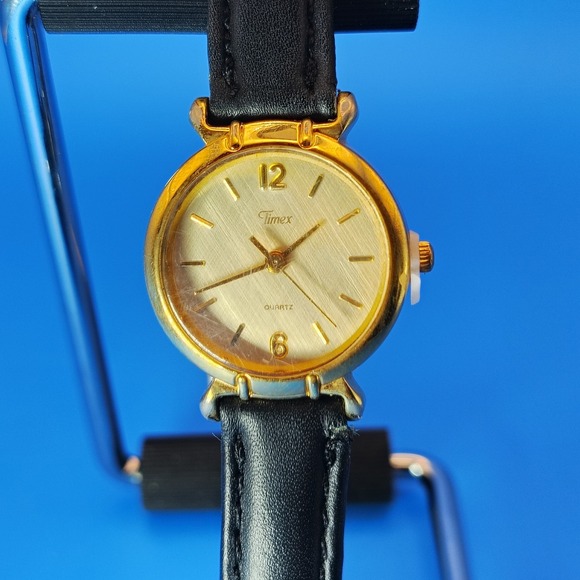 Vintage Timex 24mm Women's Quartz Watch Leather Band Fully Restored New Battery - Picture 1 of 8